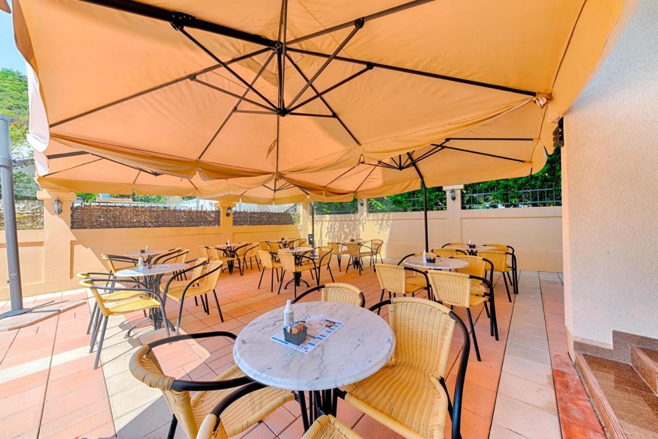 Hotel Dana Canj Exterior photo