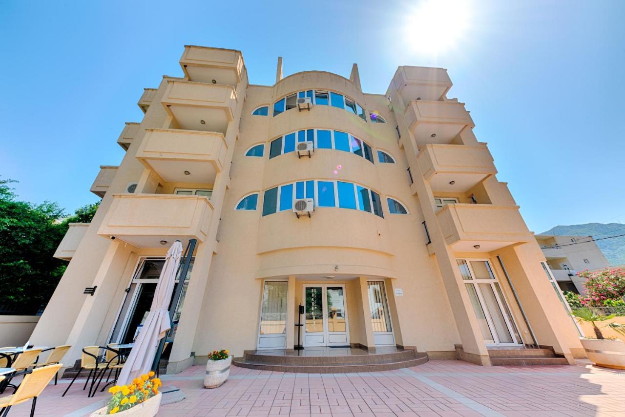 Hotel Dana Canj Exterior photo
